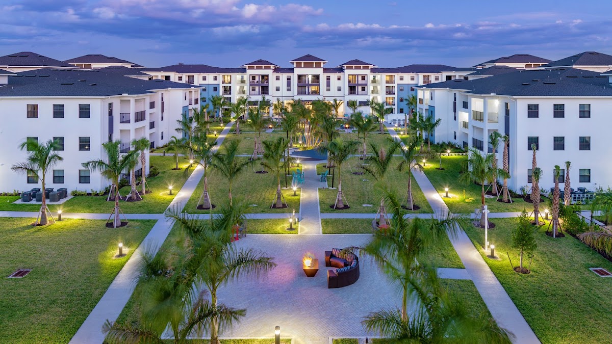 Grand Central apartments in Fort Myers, FL