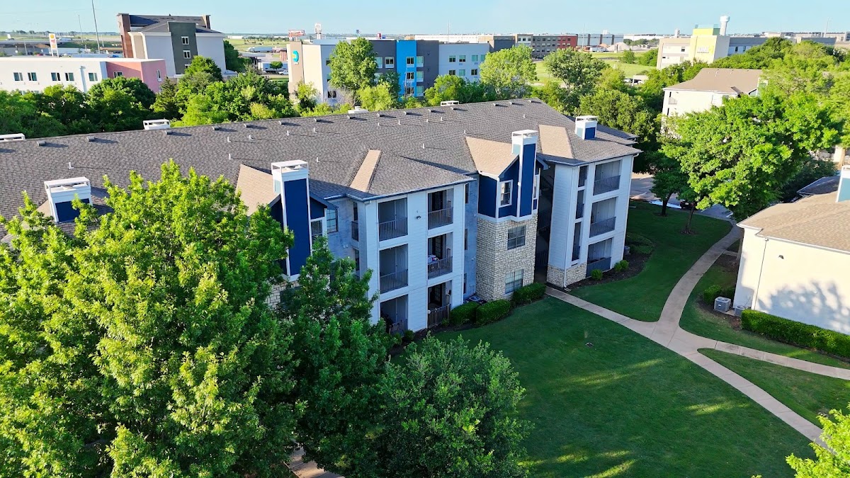 Rise Hillcrest apartments in Rowlett, TX