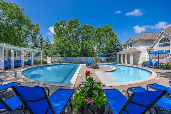 Huntington Parc Townhomes apartments in Southfield, MI