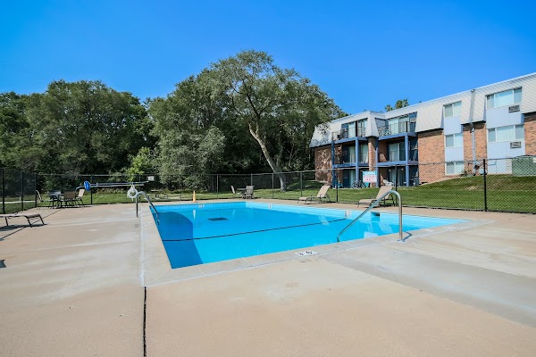 Robinwood apartments in Coon Rapids, MN