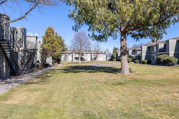 Hood Manor apartments in Kennewick, WA