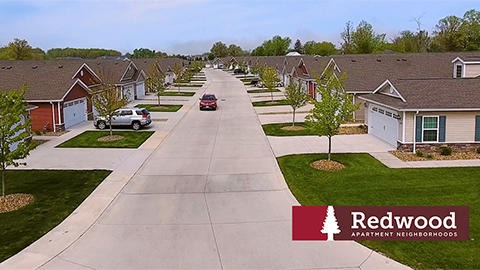 Redwood Elyria apartments in Lorain, OH