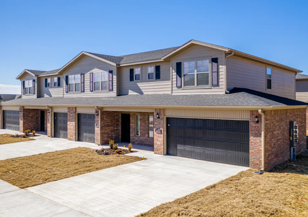 Summit Townhomes apartments in Rogers, AR