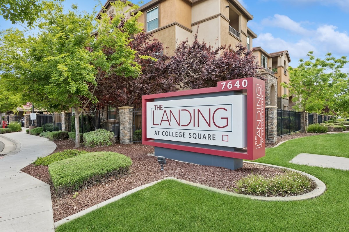 The Landing at College Square apartments in Sacramento, CA