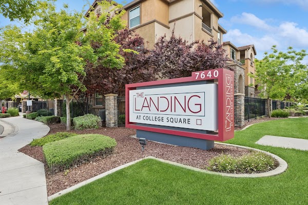 The Landing at College Square apartments in Elk Grove, CA