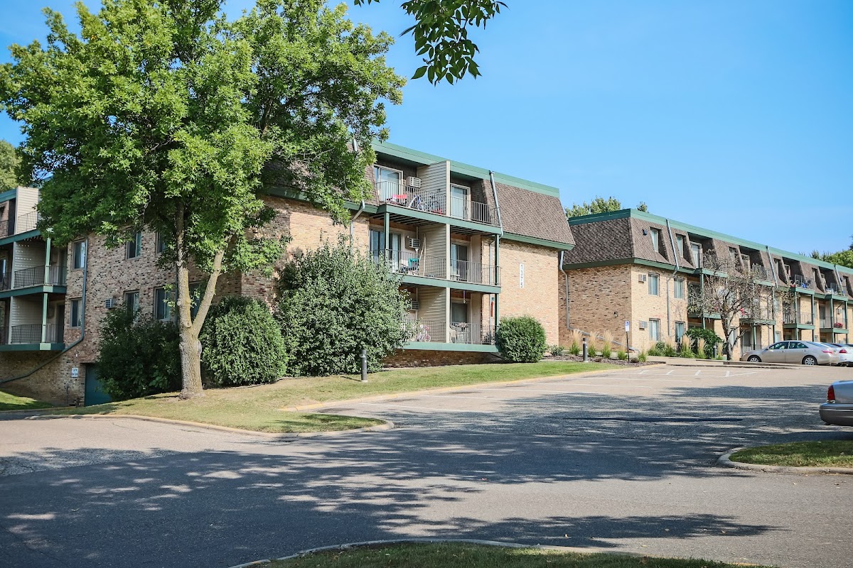 Glen Pond apartments in Eagan, MN