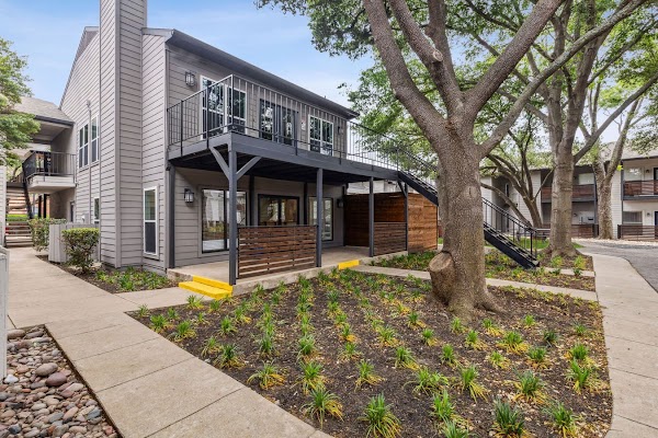 Ashton Oaks apartments in Mckinney, TX