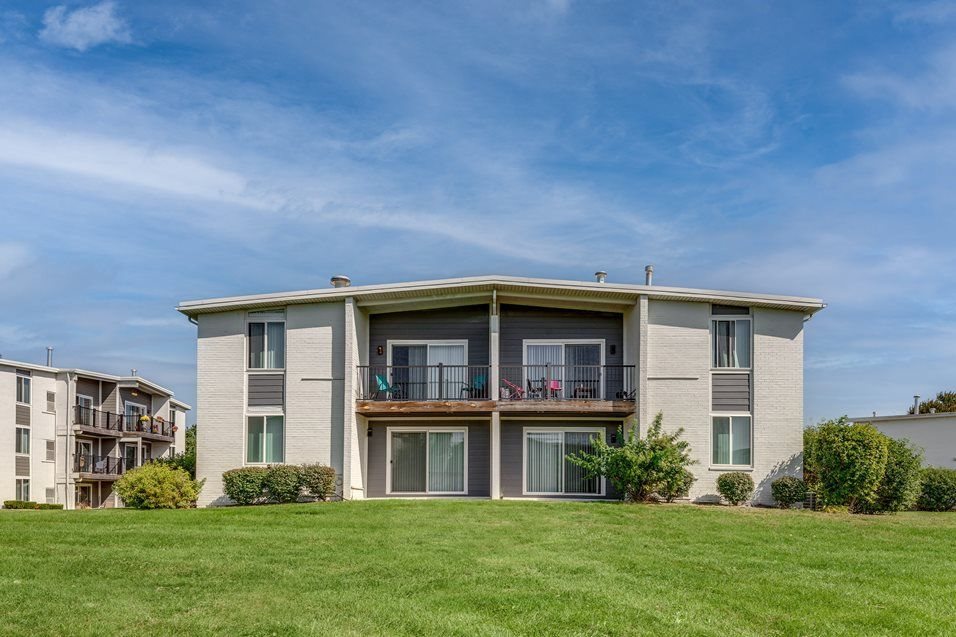 Ridgeline at Canton apartments in Livonia, MI