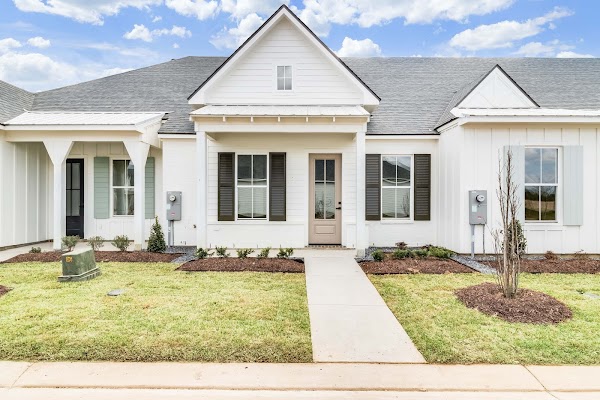 Frontline Management Group apartments in Lafayette, LA