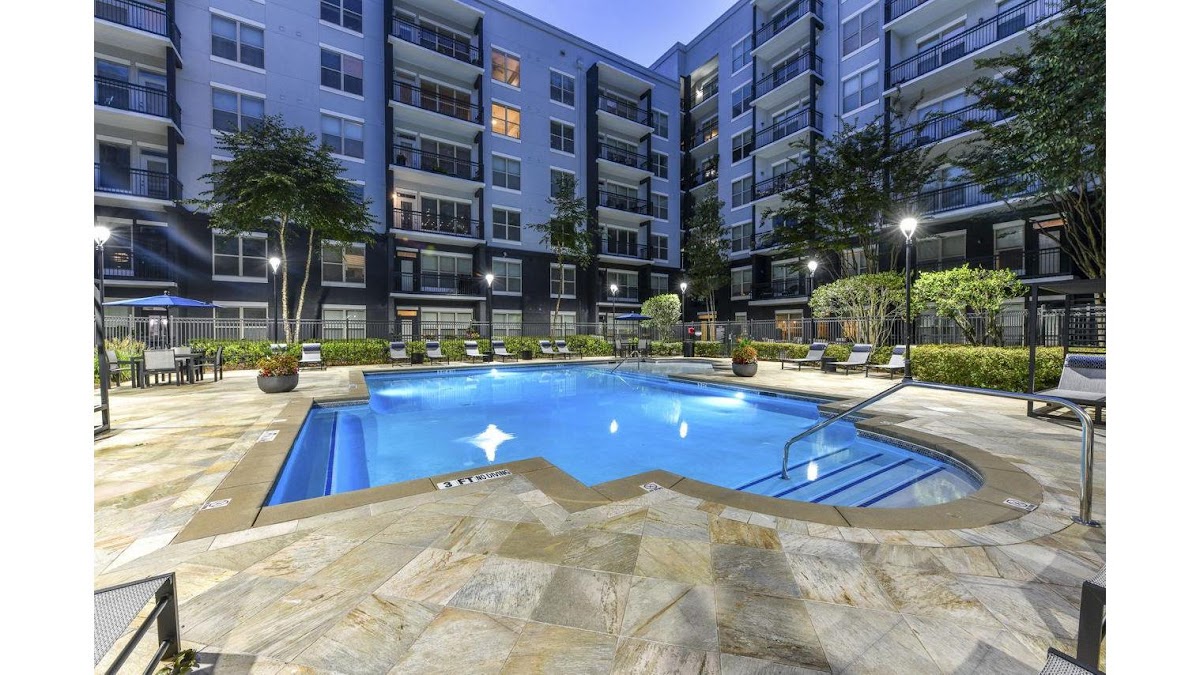 Peachtree Dunwoody Place apartments in Sandy Springs, GA