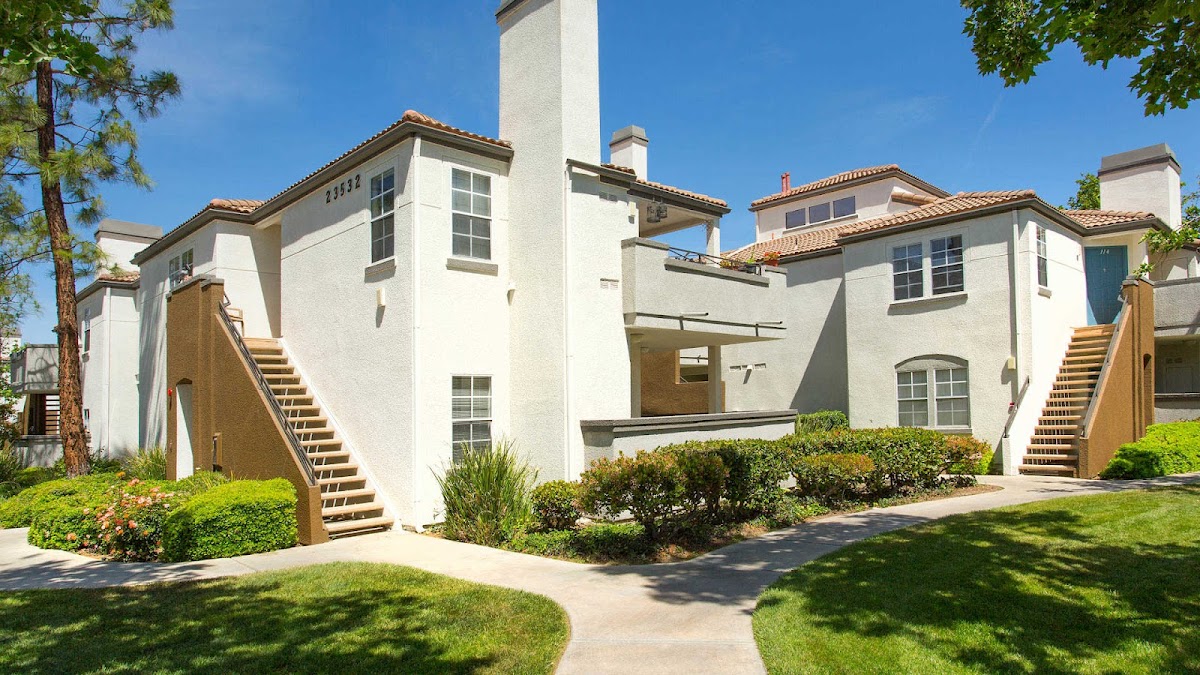 Northglen Apartments apartments in Valencia, CA