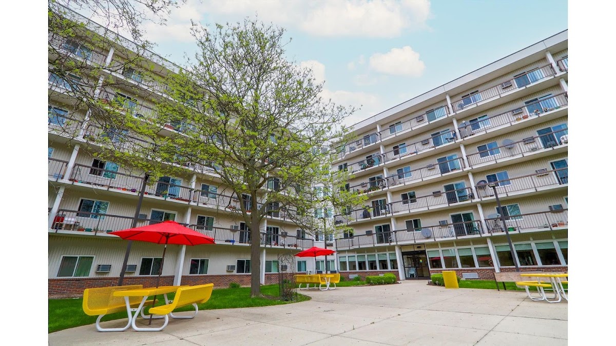 Autumn Ridge Village apartments in Sterling Heights, MI
