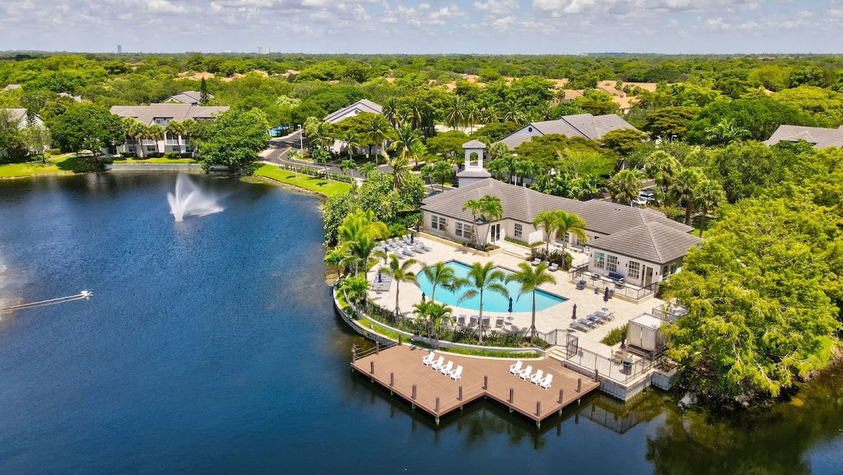 St. Tropez Luxury Townhomes & Villas apartments in Sunrise, FL