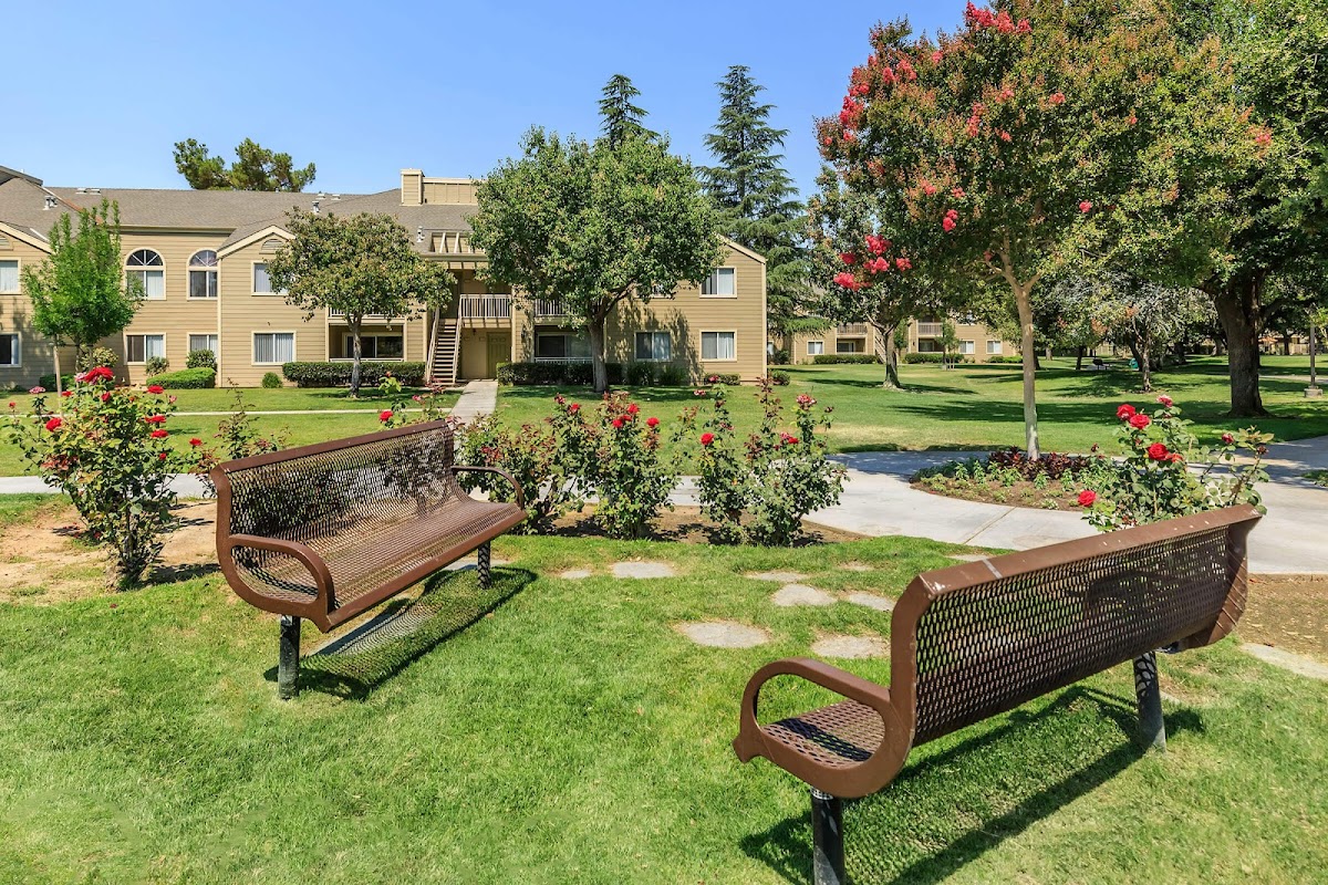 Cambridge Village Apartments apartments in Bakersfield, CA