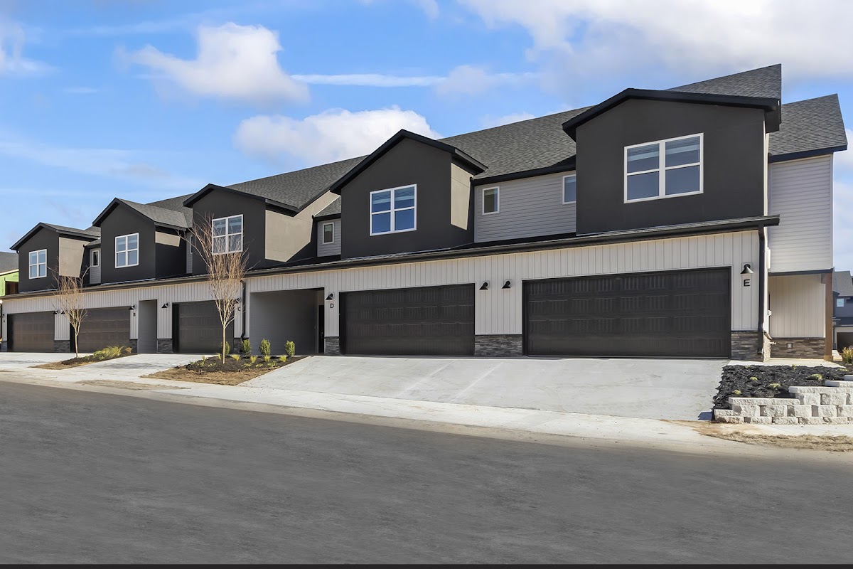 Hillcrest Village apartments in Springdale, AR