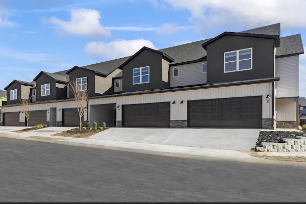 Hillcrest Village apartments in Springdale, AR