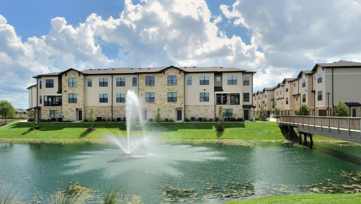 Olympus Falcon Landing apartments in Katy, TX