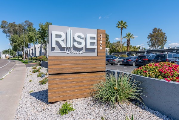 Rise Lakeside apartments in Glendale, AZ