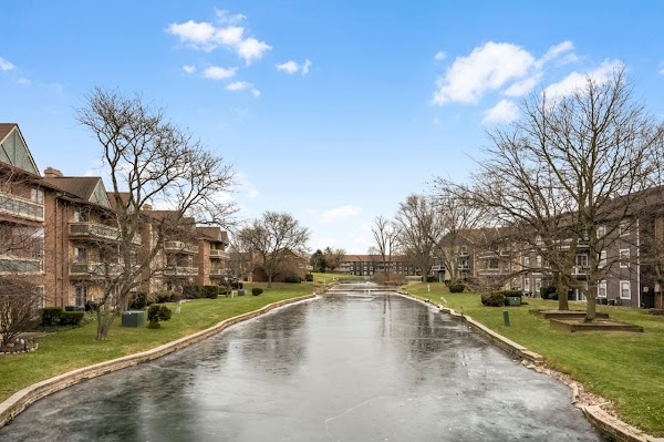 Canterbury Green apartments in Fort Wayne, IN