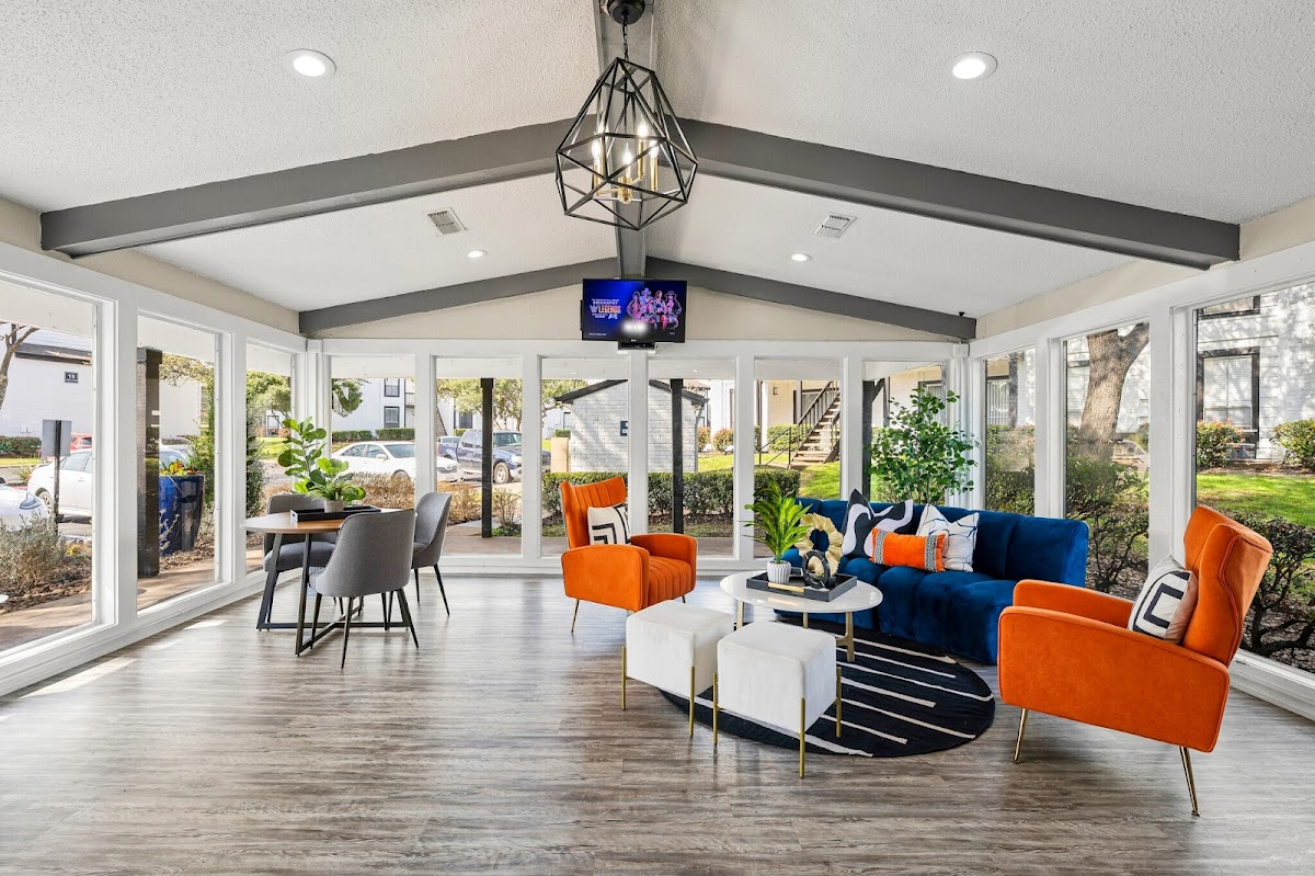 Keller Oaks apartments in Carrollton, TX