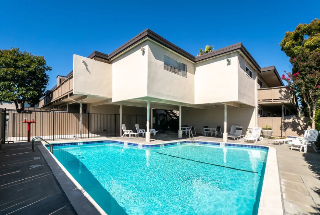 Bart Plaza apartments in Hayward, CA