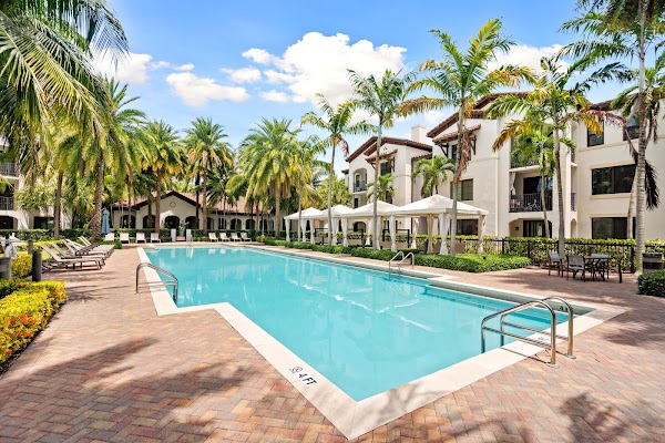 Cortland Hollywood apartments in Hollywood, FL