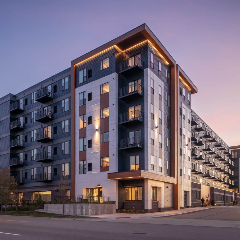 Oaks Pentagon Village apartments in Edina, MN