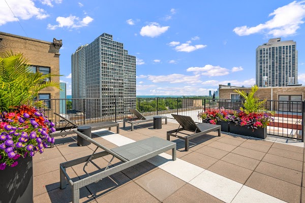 Reside on Surf apartments in Chicago, IL