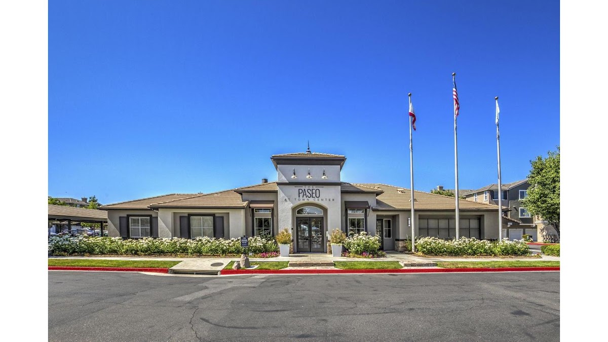 The Paseo at Town Center apartments in Santa Clarita, CA