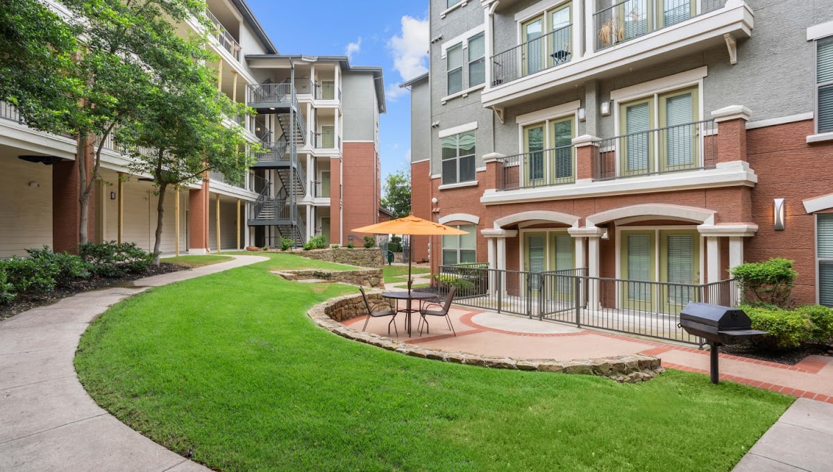 Olympus Las Colinas apartments in Irving, TX