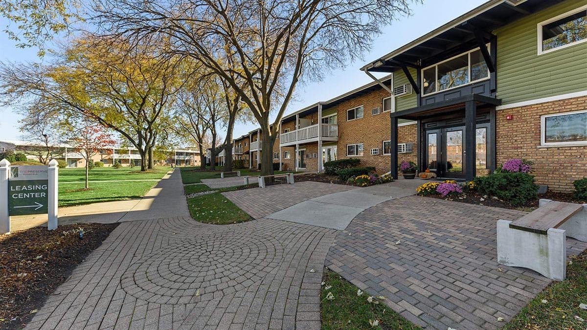 The Preserve at Woodfield apartments in Schaumburg, IL