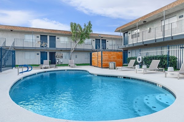 Rise at the Palms apartments in Glendale, AZ