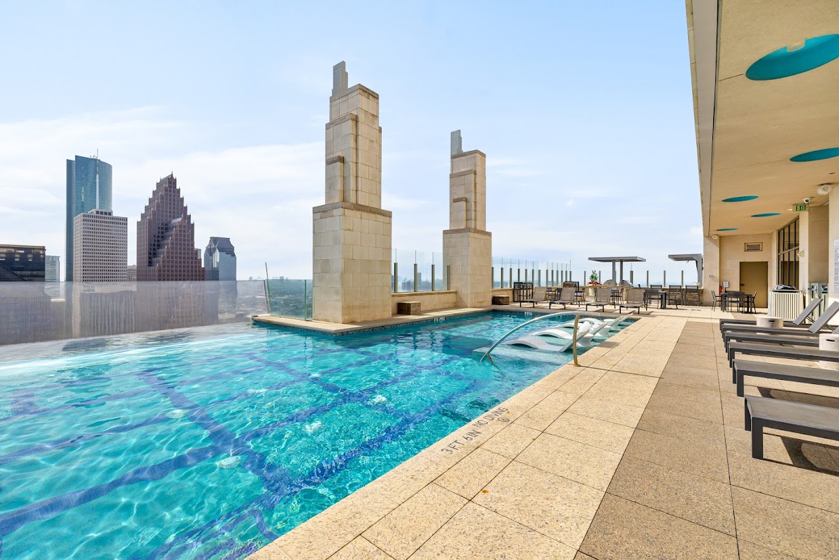Market Square Tower apartments in Houston, TX