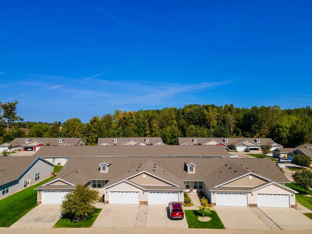 Redwood Shelby Township apartments in Shelby Township, MI