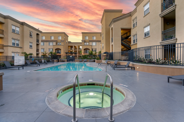 Pinnacle at Fullerton Apartments apartments in Anaheim, CA