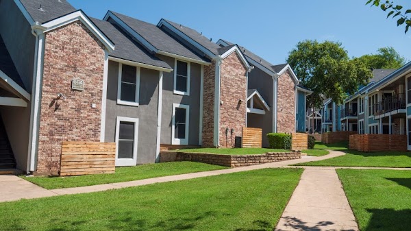Diamond Loch apartments in North Richland Hills, TX