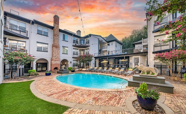 MAA Uptown Village apartments in Dallas, TX