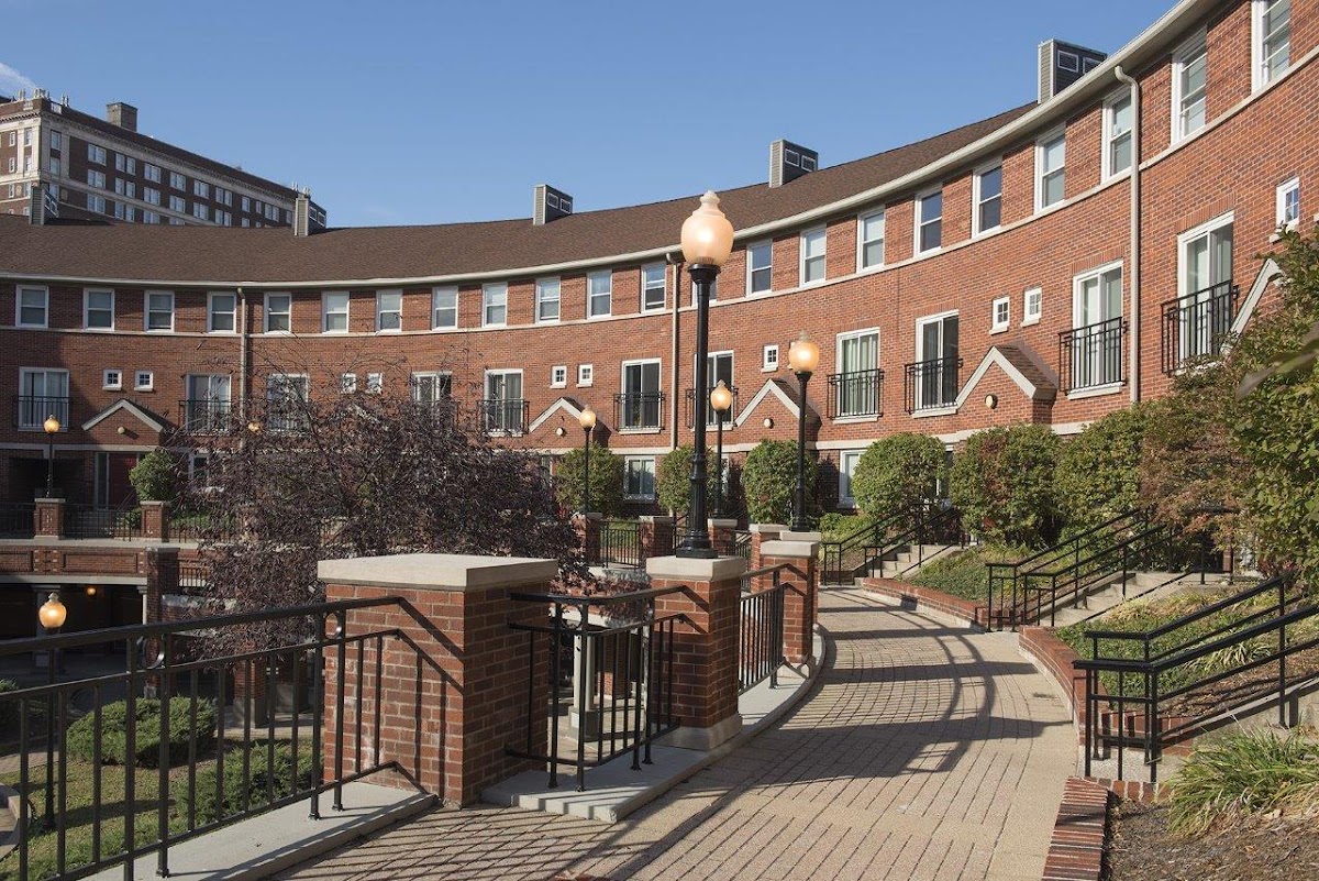 Crescent Centre Apartments & Townhomes apartments in Louisville, KY