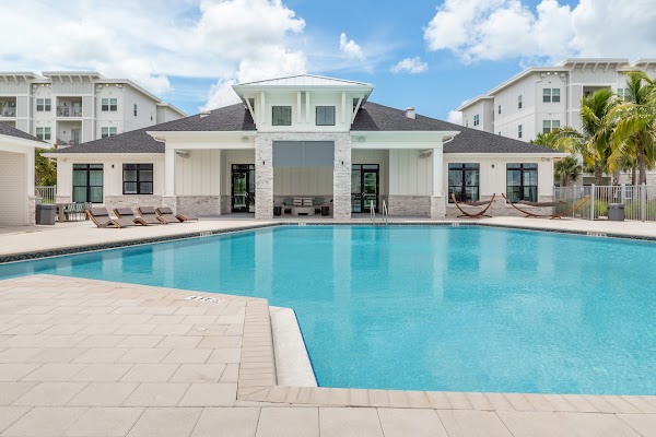 Oasis at Surfside apartments in Cape Coral, FL