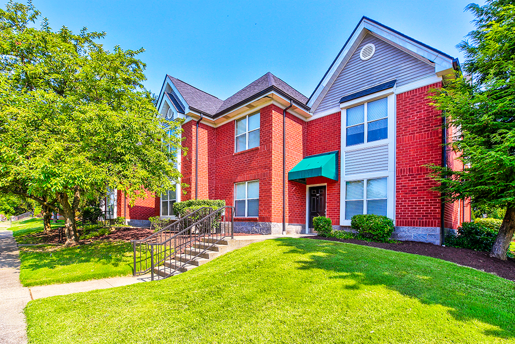 Hampton Place apartments in Louisville, KY