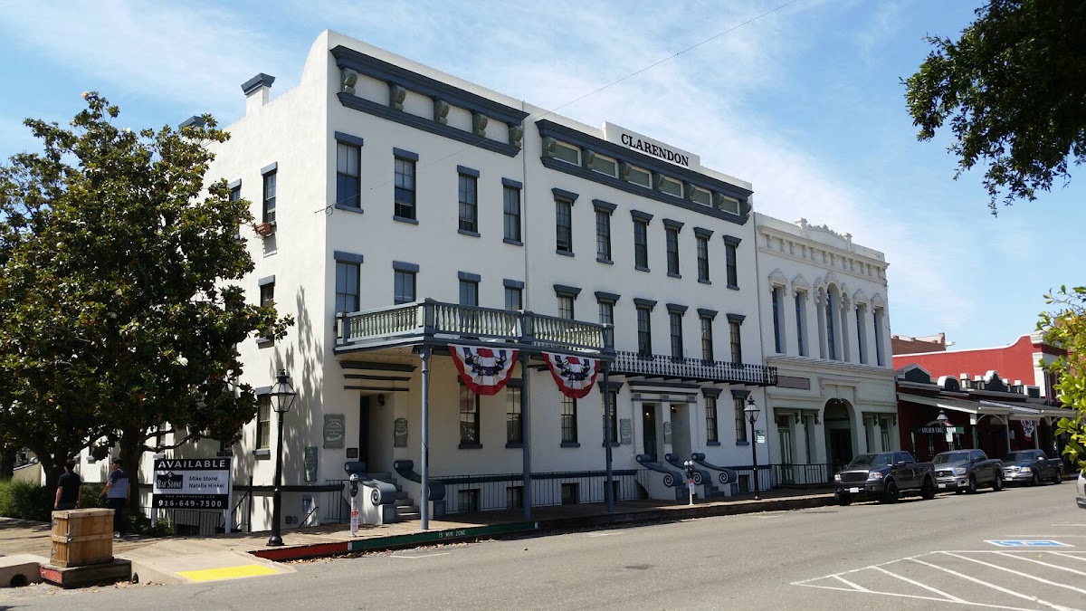 Clarendon House apartments in Sacramento, CA