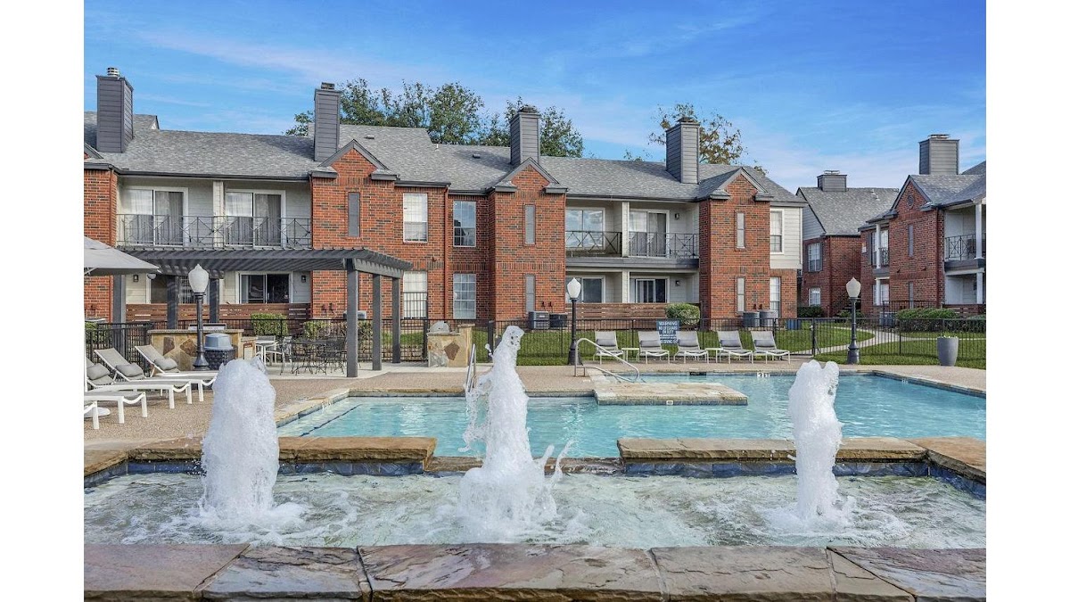Oaklyn apartments in Mckinney, TX