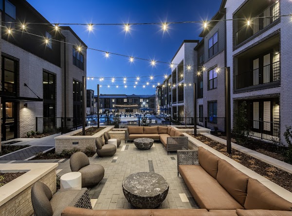 Vero McKinney apartments in Allen, TX