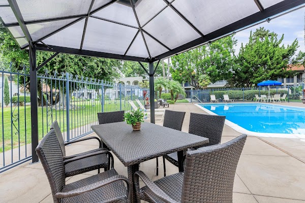 Vio Cerritos apartments in Norwalk, CA