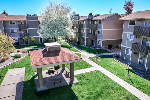 Peaks at Meadow Ridge apartments in Spokane Valley, WA
