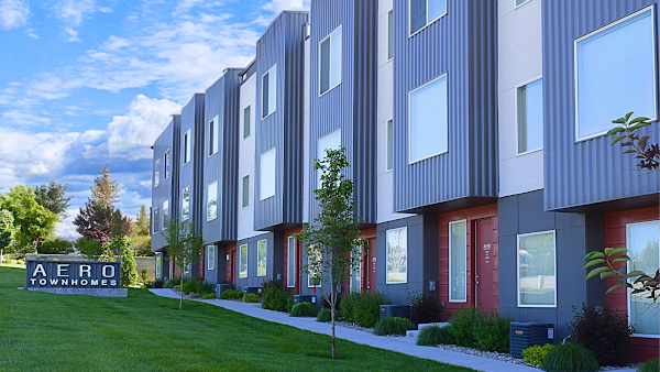 Aero Luxury Townhomes apartments in Layton, UT