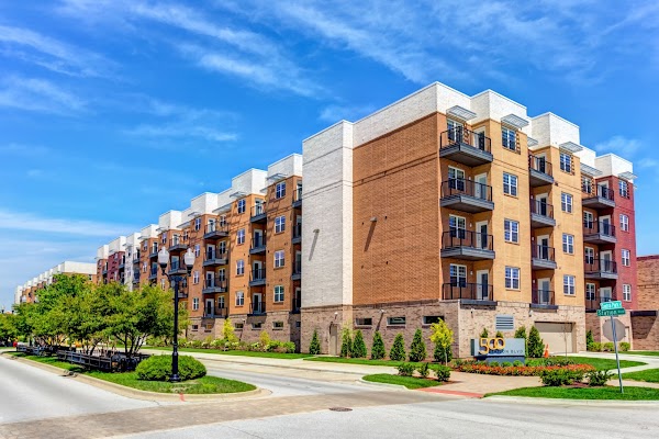 500 Station apartments in Naperville, IL