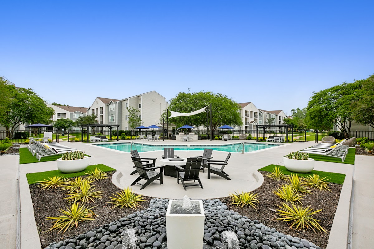 Maison Burbank apartments in Baton Rouge, LA