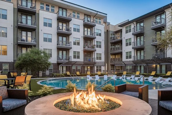The Nash apartments in Dallas, TX