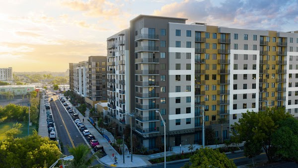 Metro Parc apartments in Hialeah, FL